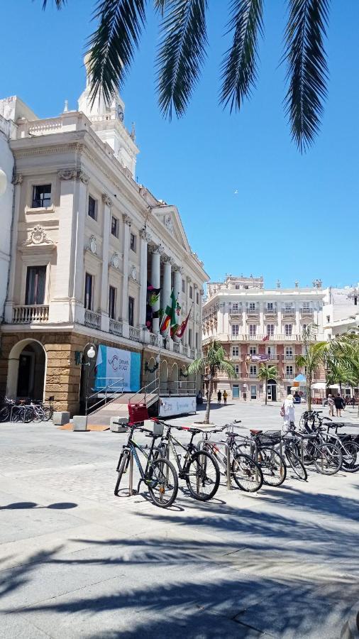 Apartamentos Plaza Santo Domingo กาดิซ ภายนอก รูปภาพ