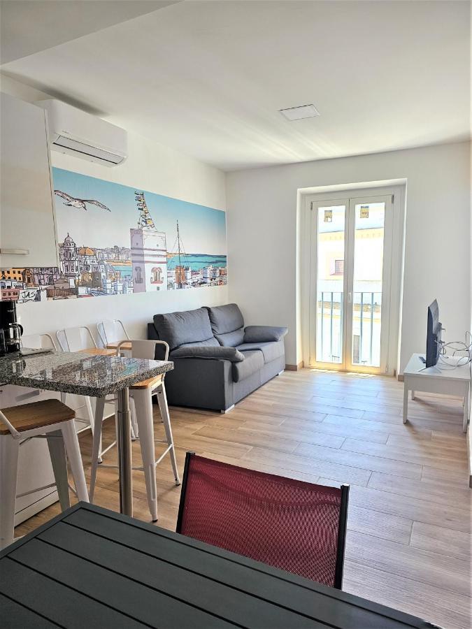Apartamentos Plaza Santo Domingo กาดิซ ภายนอก รูปภาพ