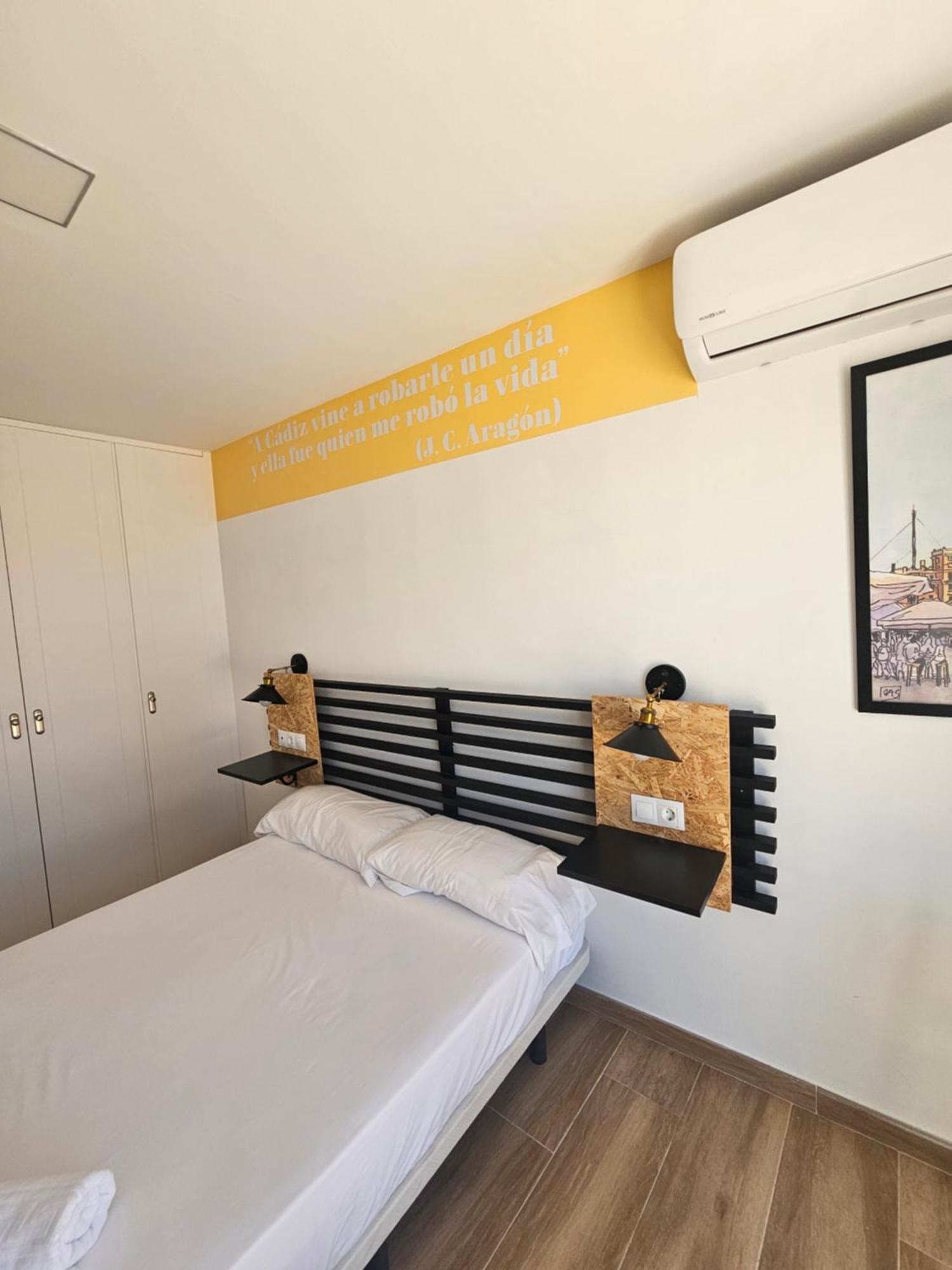 Apartamentos Plaza Santo Domingo กาดิซ ภายนอก รูปภาพ
