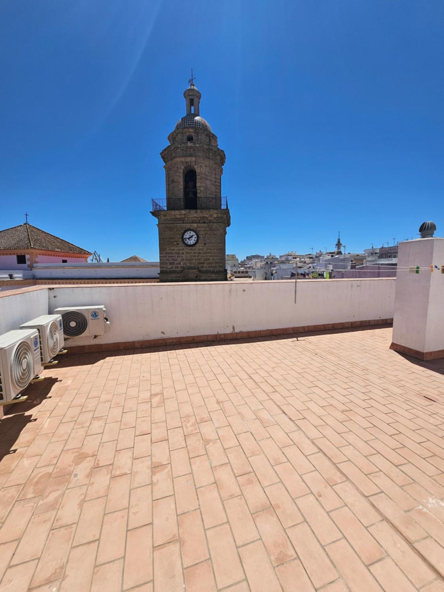 Apartamentos Plaza Santo Domingo กาดิซ ภายนอก รูปภาพ