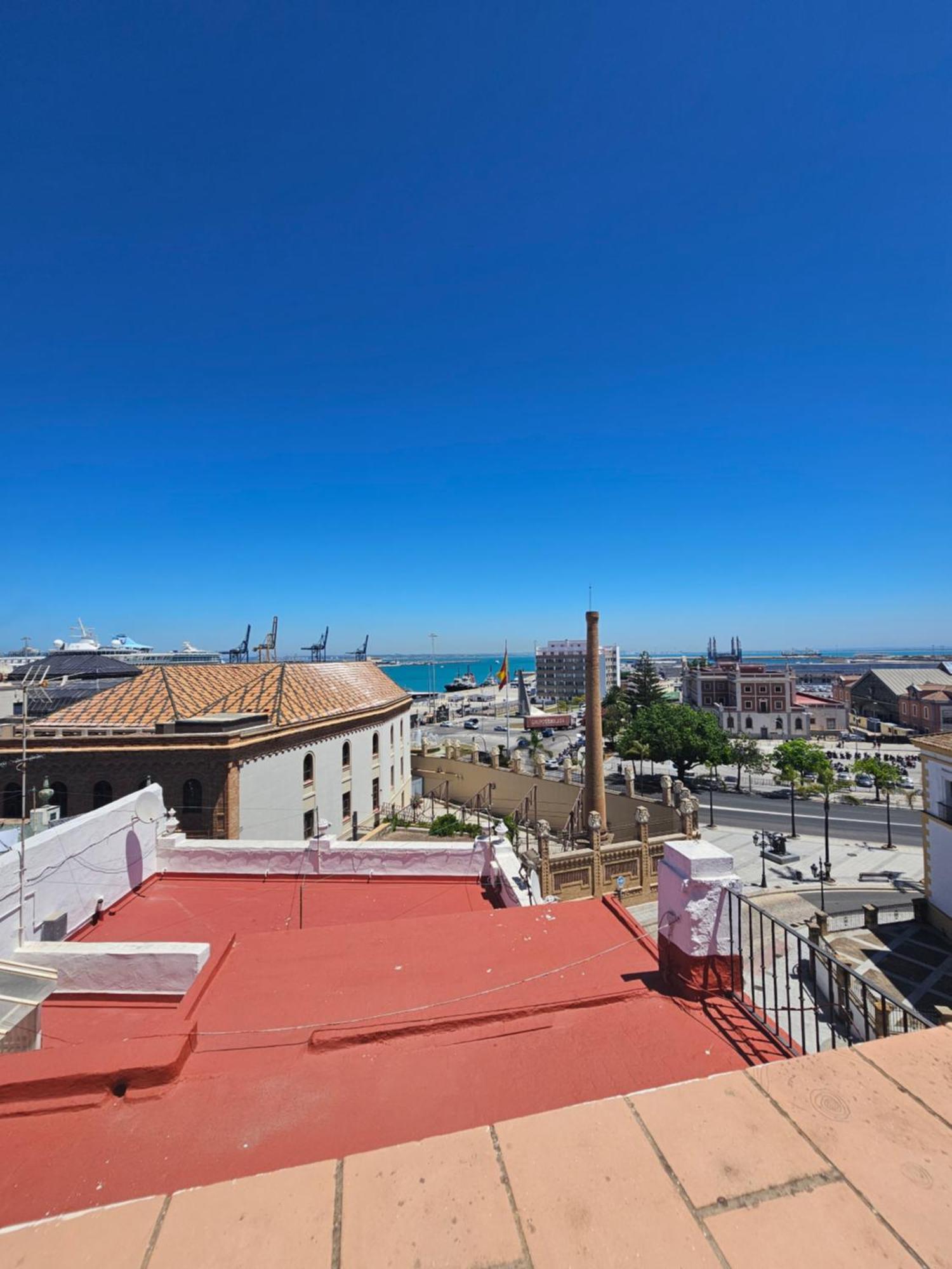Apartamentos Plaza Santo Domingo กาดิซ ภายนอก รูปภาพ