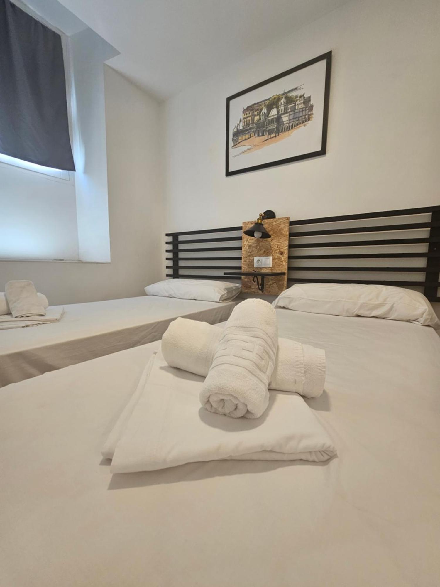 Apartamentos Plaza Santo Domingo กาดิซ ภายนอก รูปภาพ