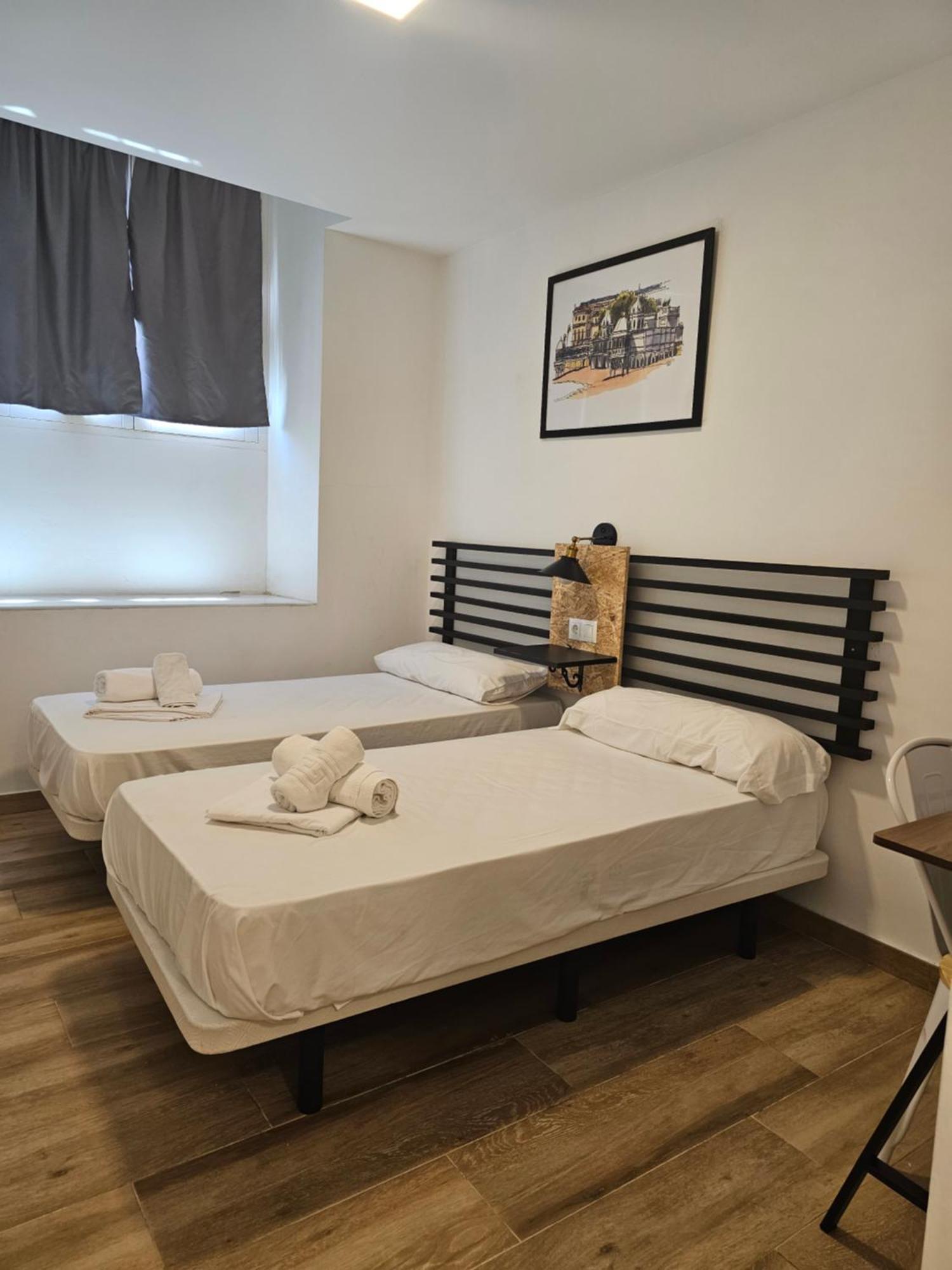Apartamentos Plaza Santo Domingo กาดิซ ภายนอก รูปภาพ