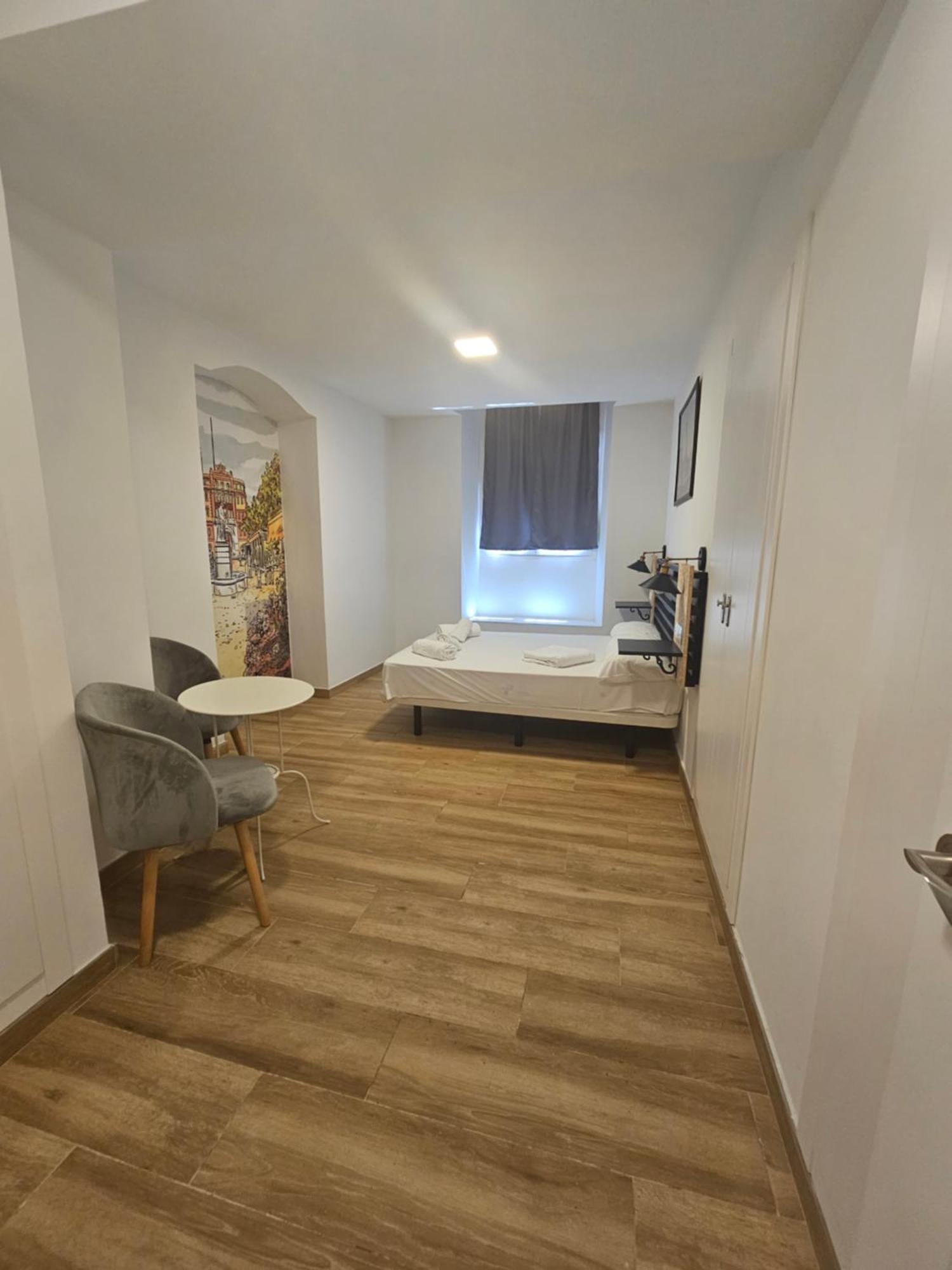 Apartamentos Plaza Santo Domingo กาดิซ ภายนอก รูปภาพ