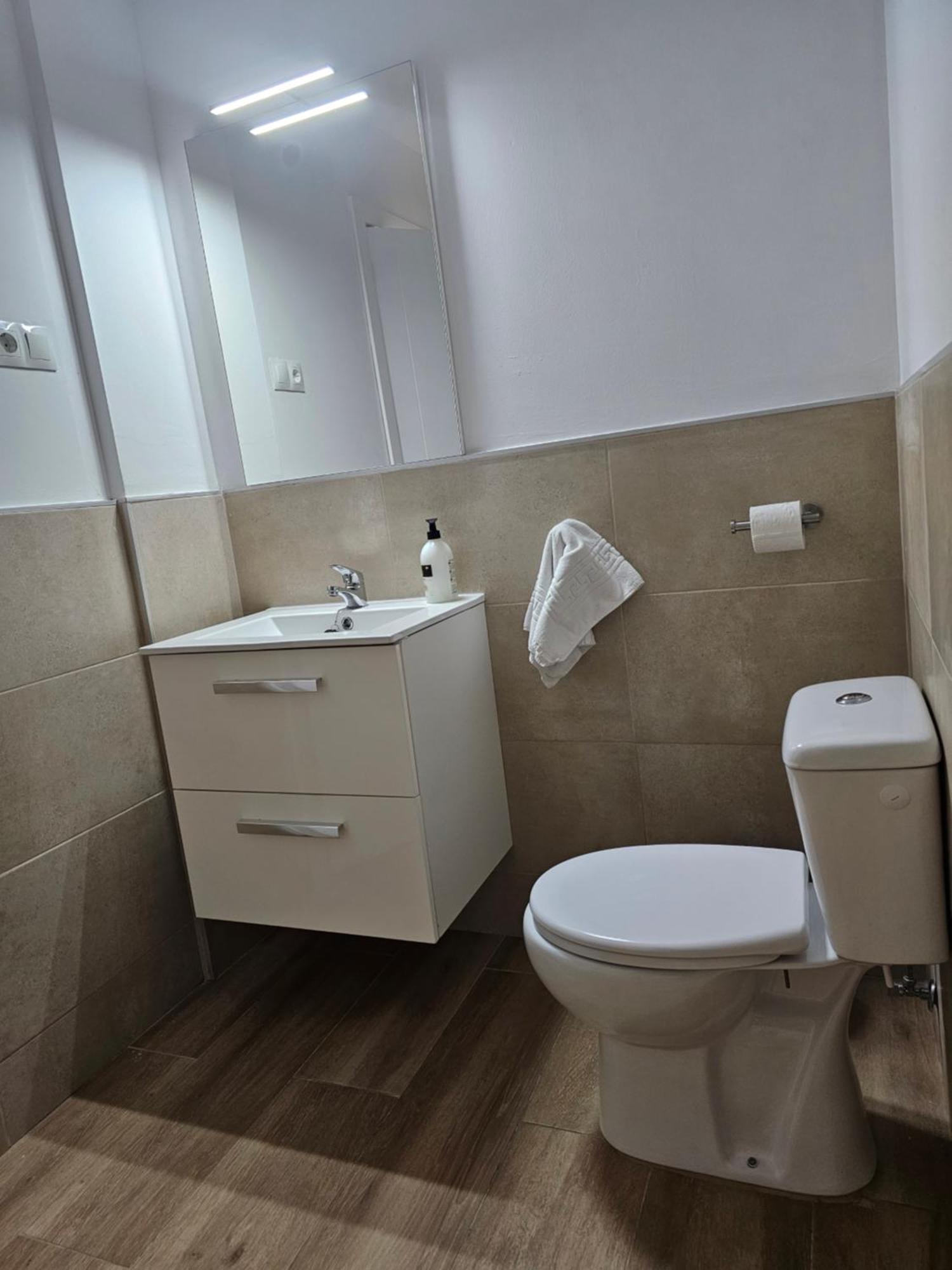 Apartamentos Plaza Santo Domingo กาดิซ ภายนอก รูปภาพ